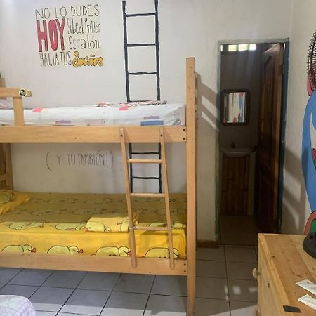 מונטניטה Hostal Mamacucha מראה חיצוני תמונה