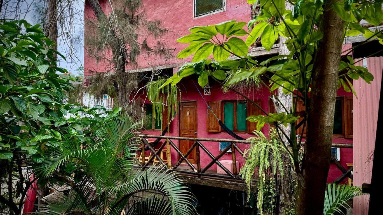 מונטניטה Hostal Mamacucha מראה חיצוני תמונה