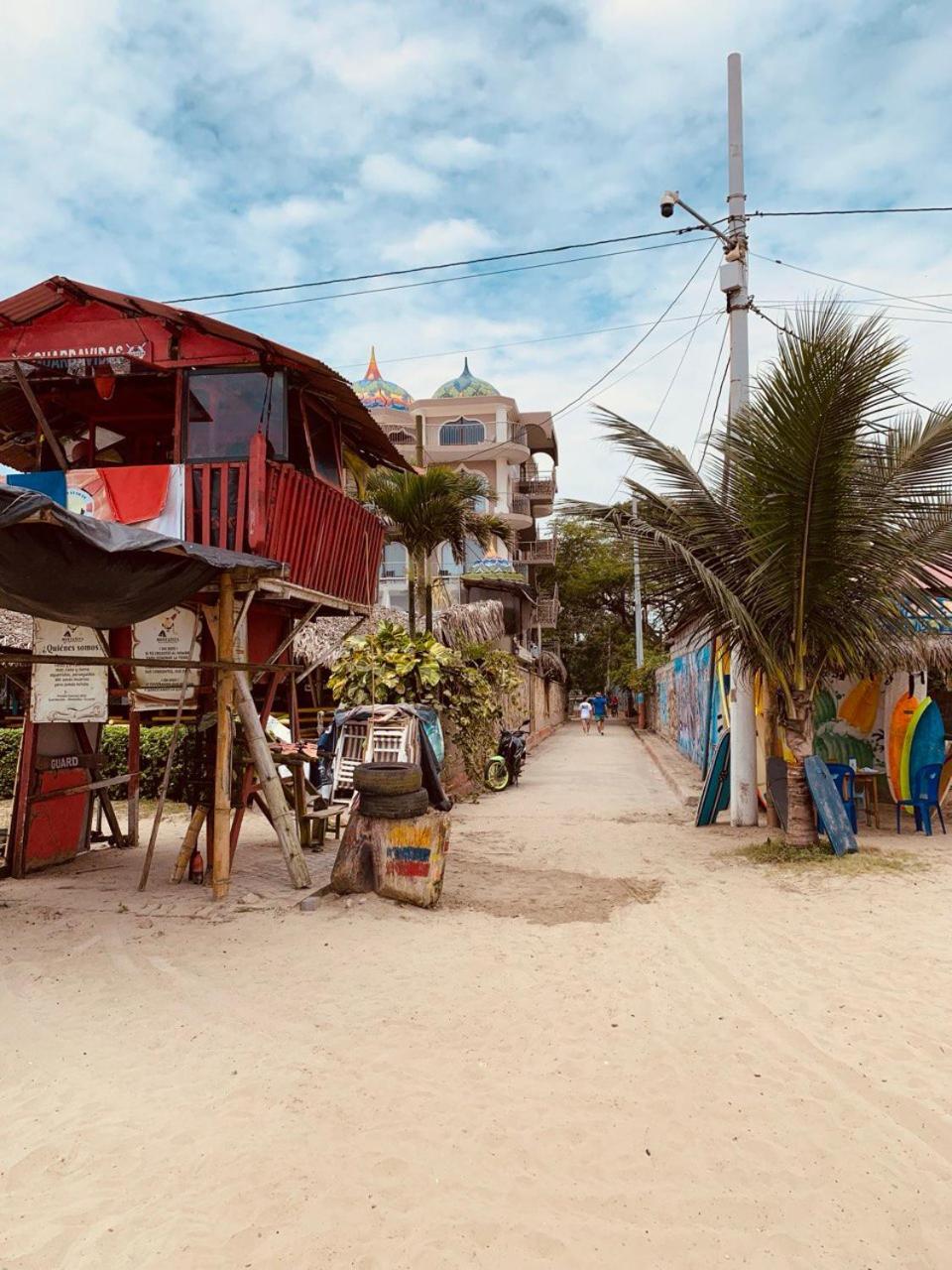 מונטניטה Hostal Mamacucha מראה חיצוני תמונה