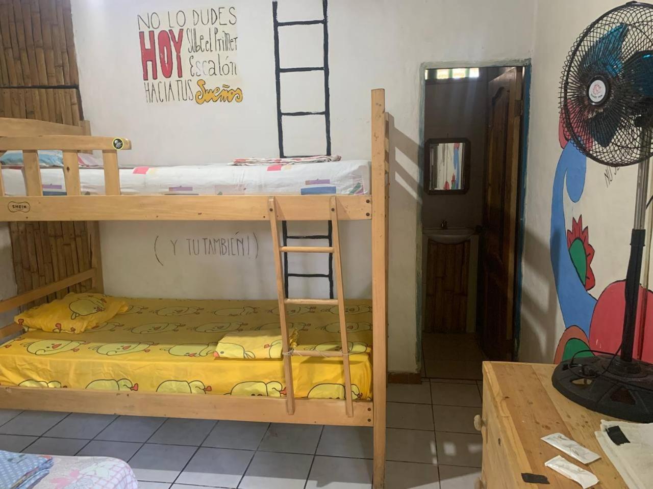 מונטניטה Hostal Mamacucha מראה חיצוני תמונה