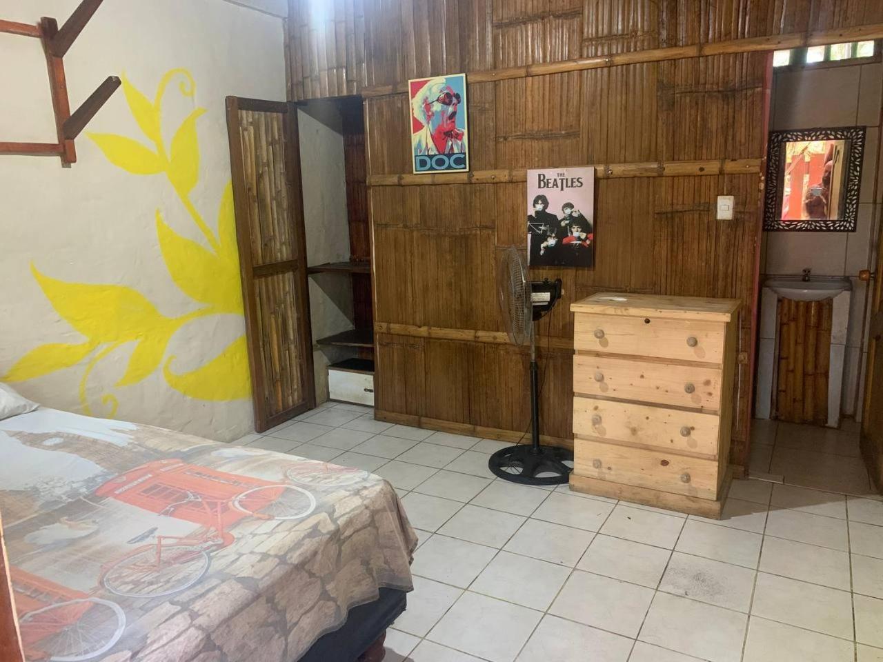 מונטניטה Hostal Mamacucha מראה חיצוני תמונה