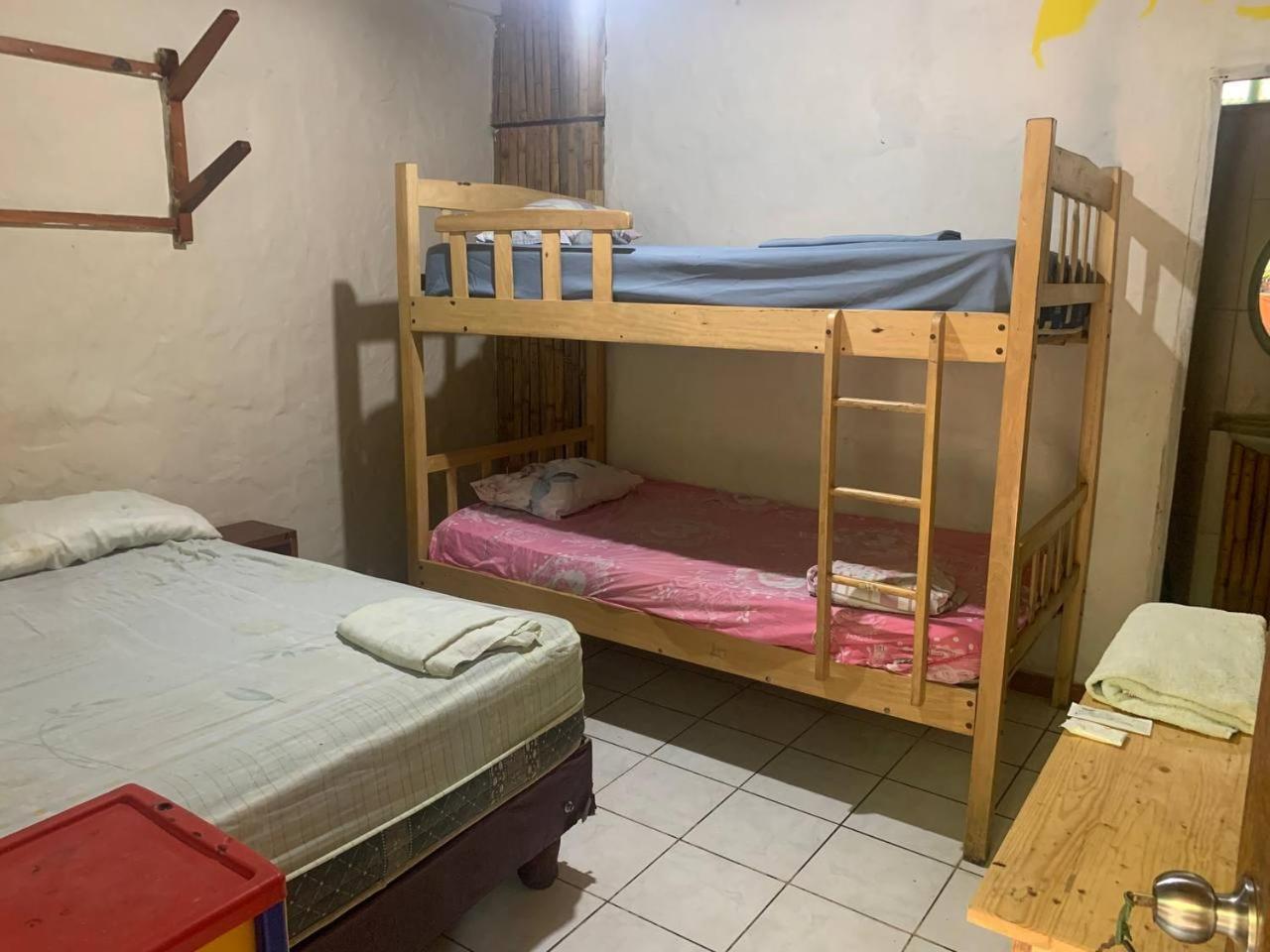 מונטניטה Hostal Mamacucha מראה חיצוני תמונה
