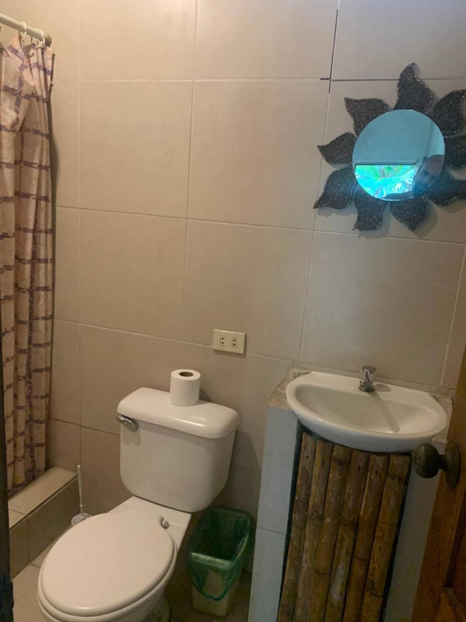 מונטניטה Hostal Mamacucha מראה חיצוני תמונה